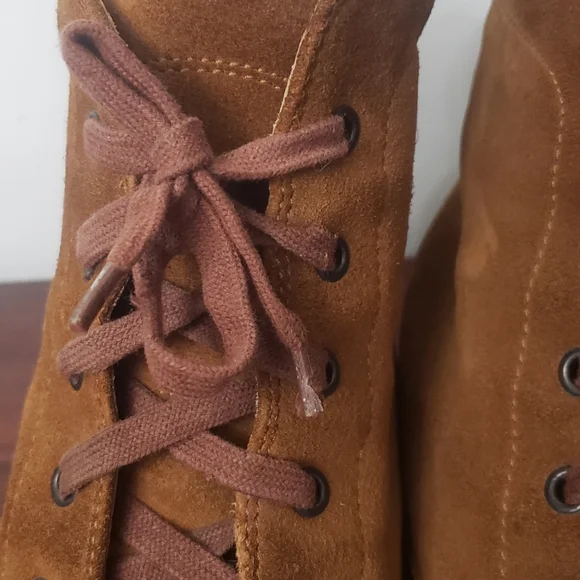 Tod's Men's Tan Suede Chukka Boots with Vibram Soles Size 10